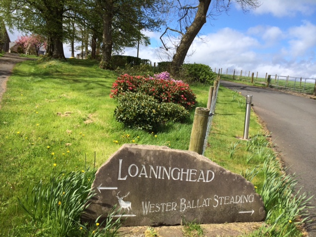 Sign entrance to Loaninghead.