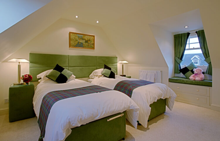 Twin bedroom of Stables Cottage, Loaninghea.d